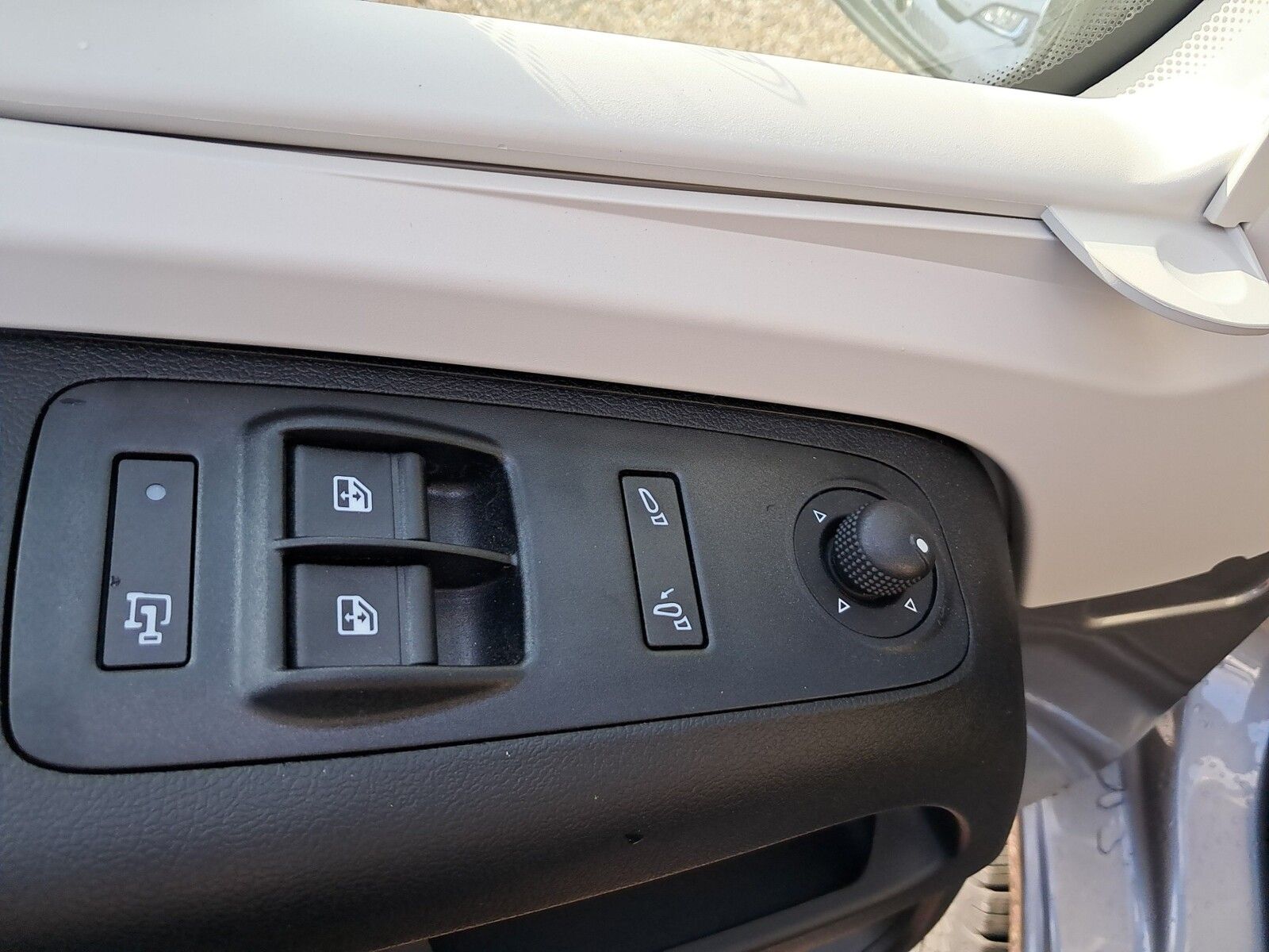 Fahrzeugabbildung Eura Mobil Van V 635 EB Automatik, 180 PS, Fahrassistenz