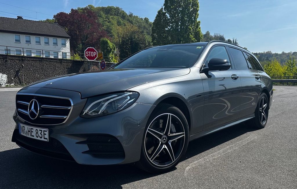 Image of Mercedes-Benz E 300