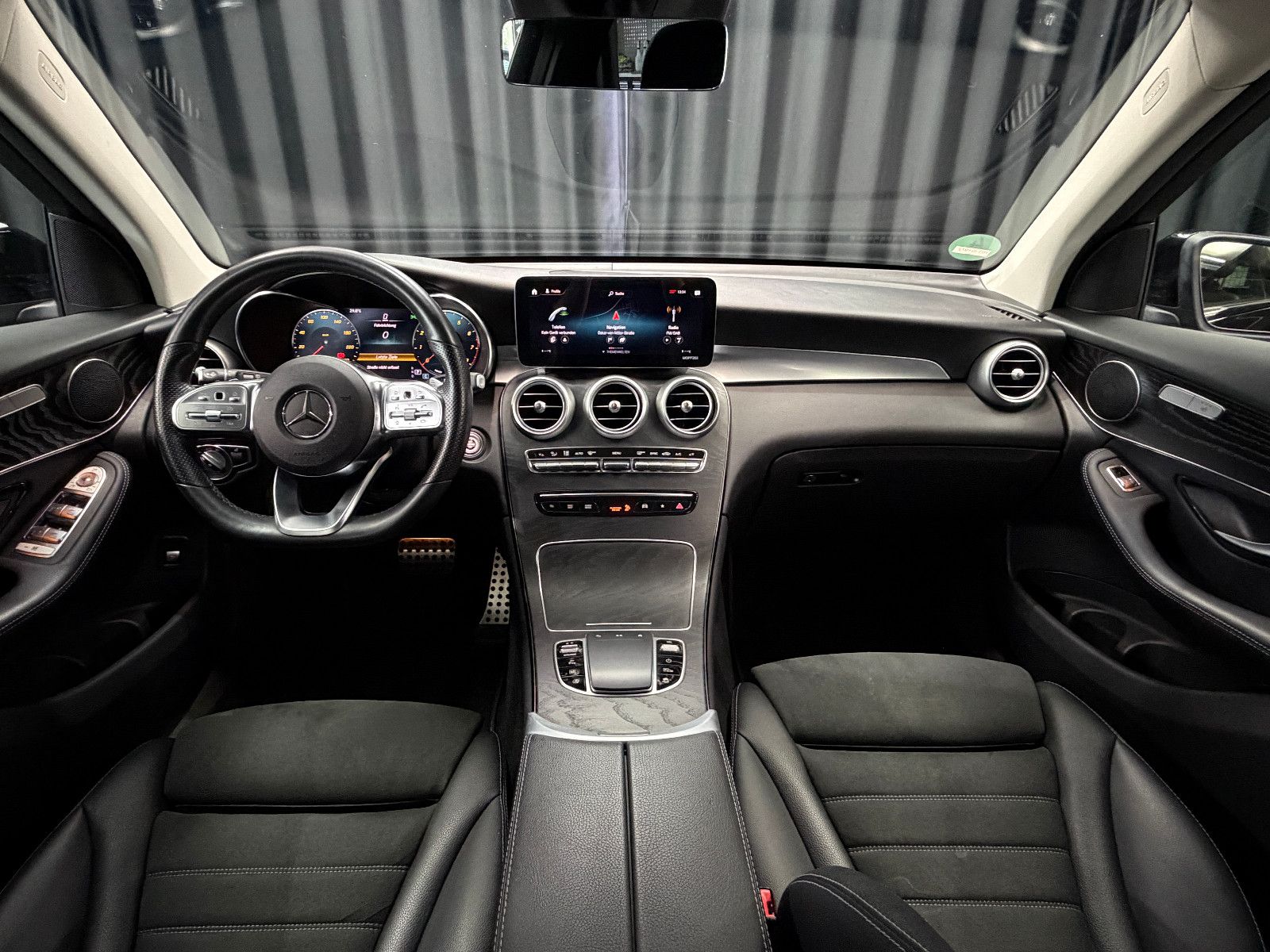 Fahrzeugabbildung Mercedes-Benz GLC 200 4Matic|AUTOMATIK|AMG-LINE|DIGI-TACHO|AHK