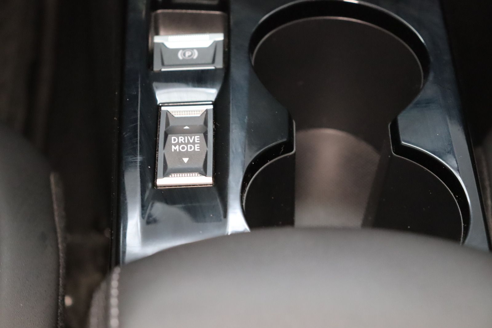 Fahrzeugabbildung Peugeot 208 1.2i Allure Pack * HU / AU neu
