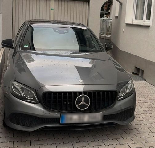 Mercedes-Benz Mercedes Benz E 220 (Night-Paket)