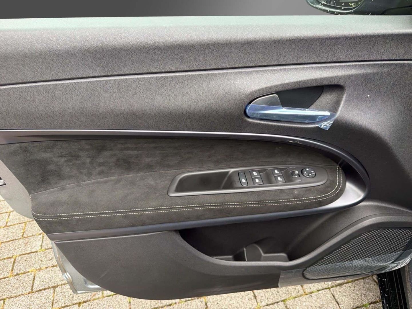 Fahrzeugabbildung Alfa Romeo Junior Ibrida Sport Speciale 1,2 VGT 107kW MY26
