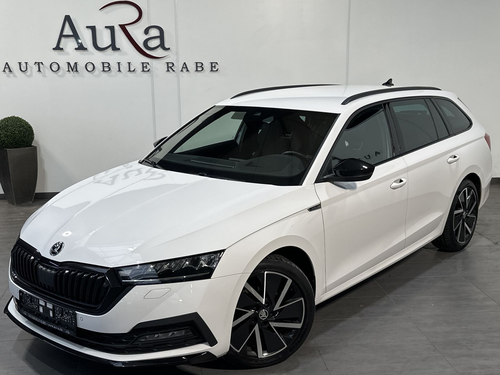 Fahrzeugabbildung SKODA Octavia Combi Sportline NAV+LED+VCOCK+18ZOLL+ACC