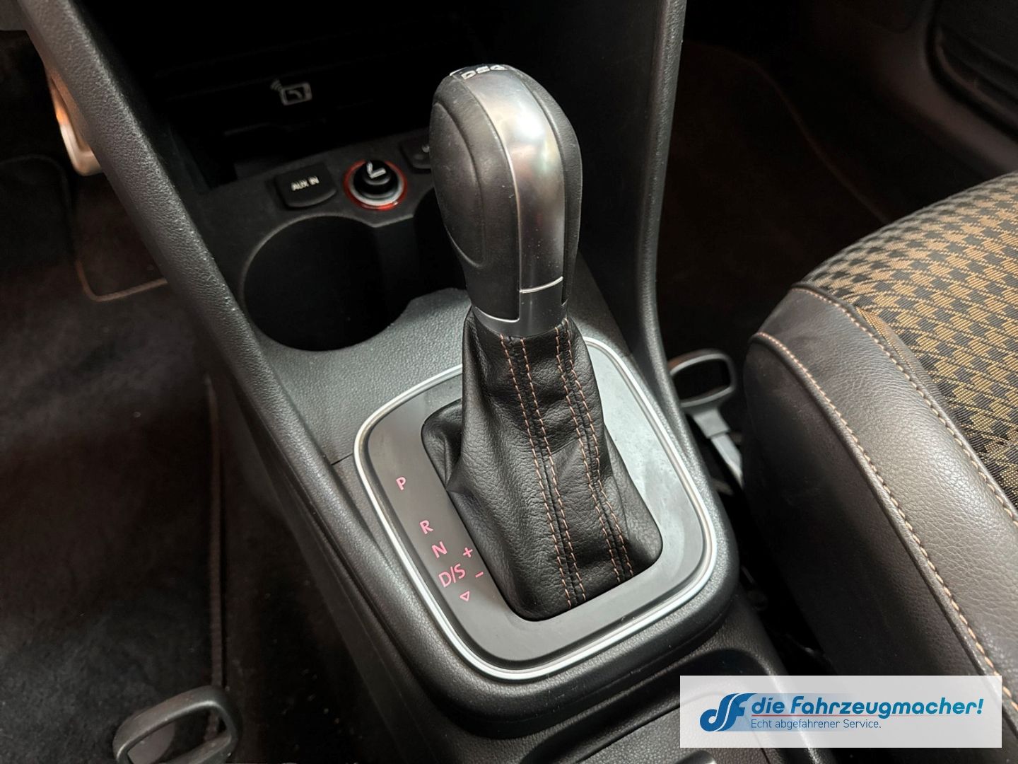 Fahrzeugabbildung Volkswagen Polo V Original 1.2TSI DSG Pano Kamera Navi LED