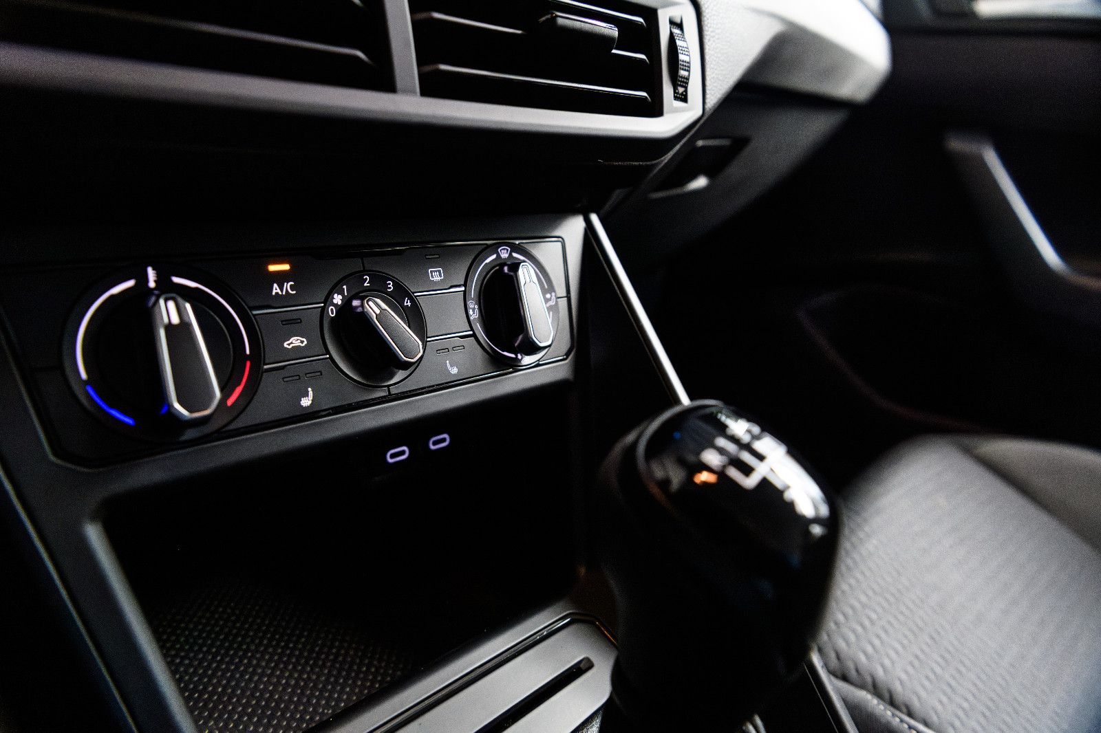 Fahrzeugabbildung Volkswagen Polo 1.0l 59kw+Klima+LED+GJ-Reifen+SHZ