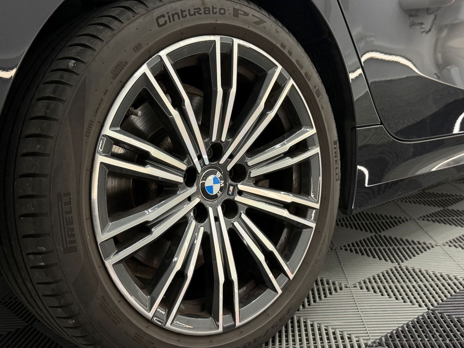 Fahrzeugabbildung BMW 330 d xDrive Touring/LED/CURVED/HuD/AHK/FACELIFT