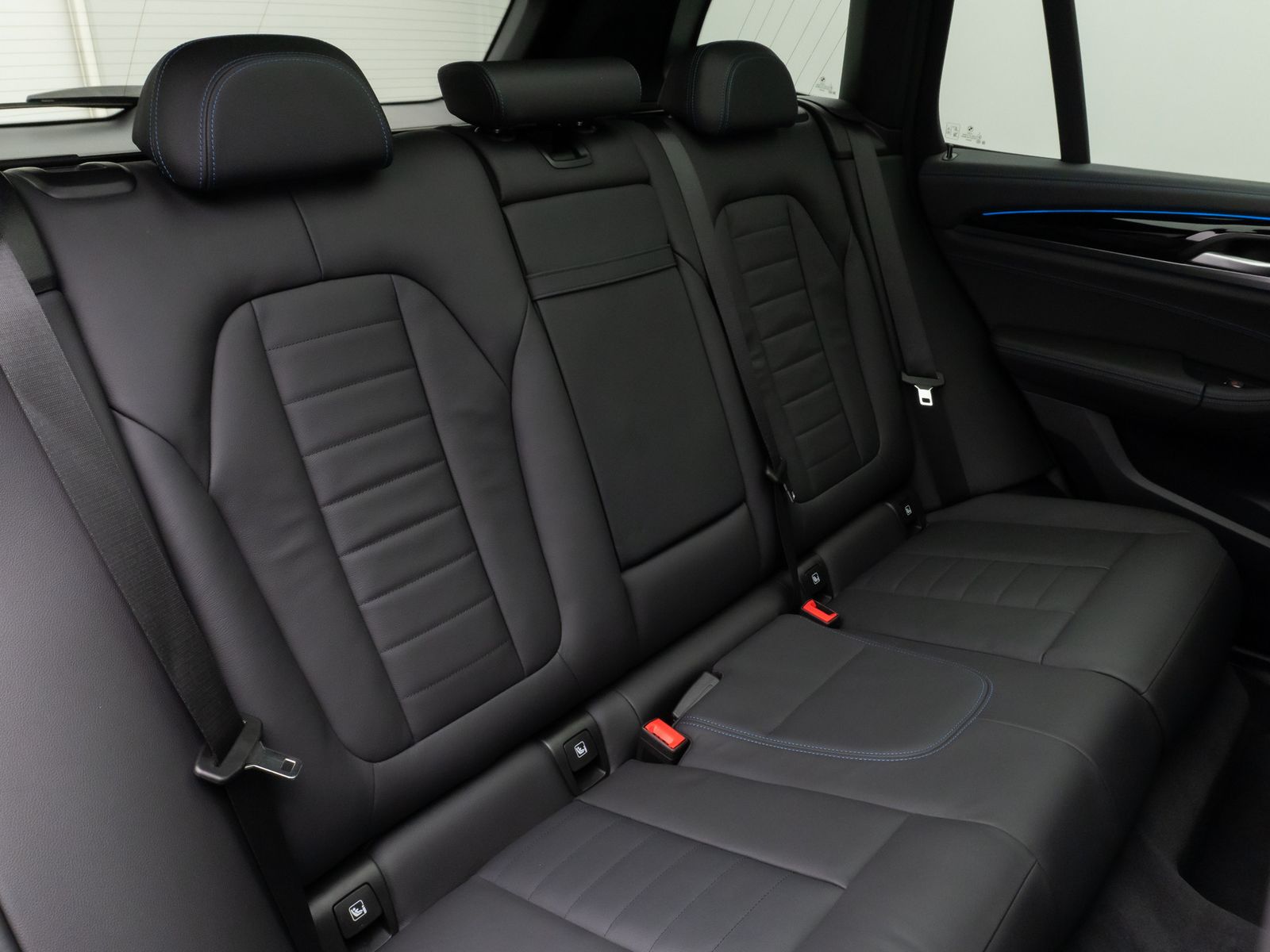 Fahrzeugabbildung BMW iX3 Impressive M Sport 360°HUD DAB H/K AHK Komfo