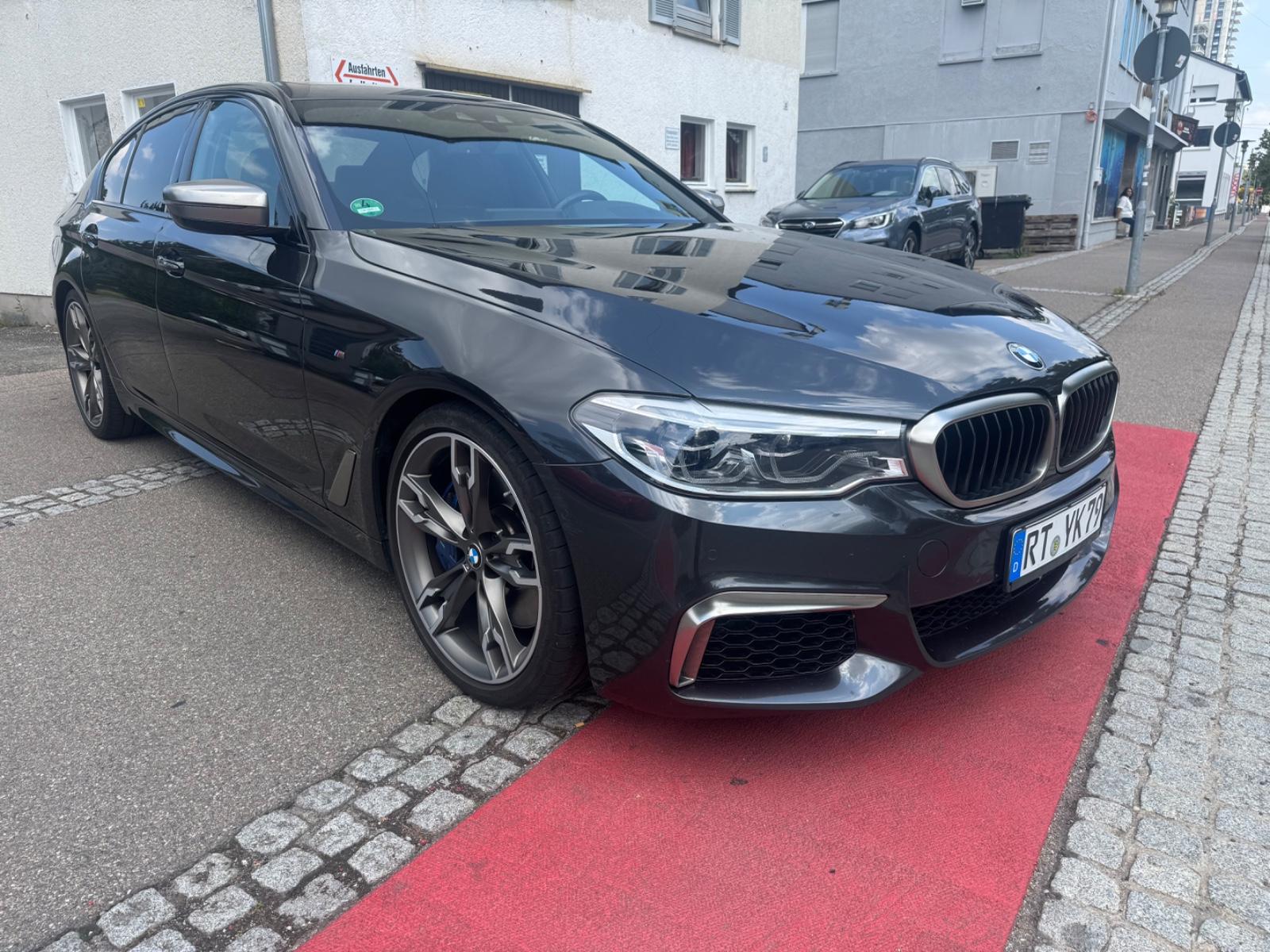 BMW M550 i xDrive/HUD/LED/Titan