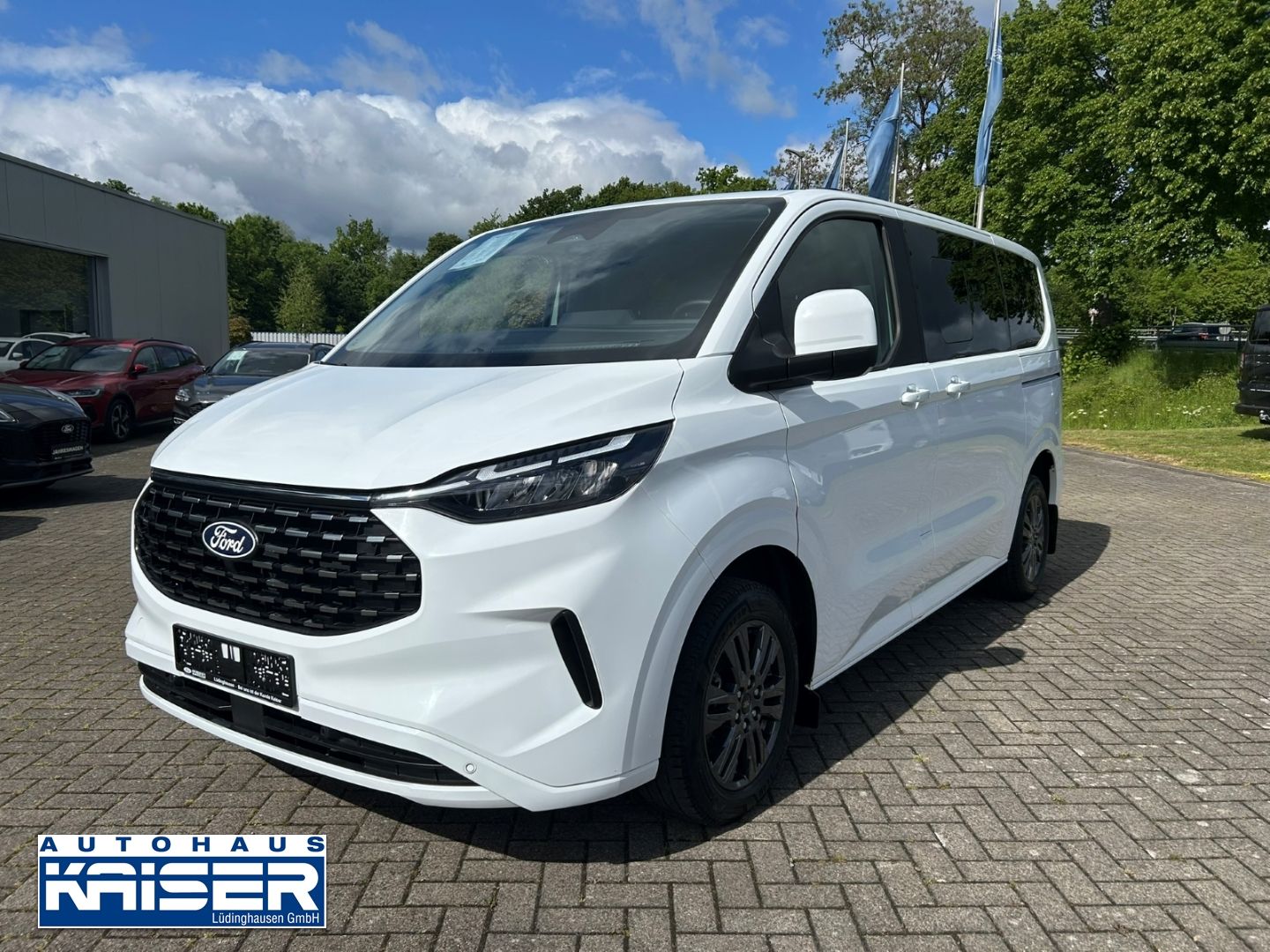 Ford Tourneo Custom L1 Titanium 9sitzer El. AHK Leder