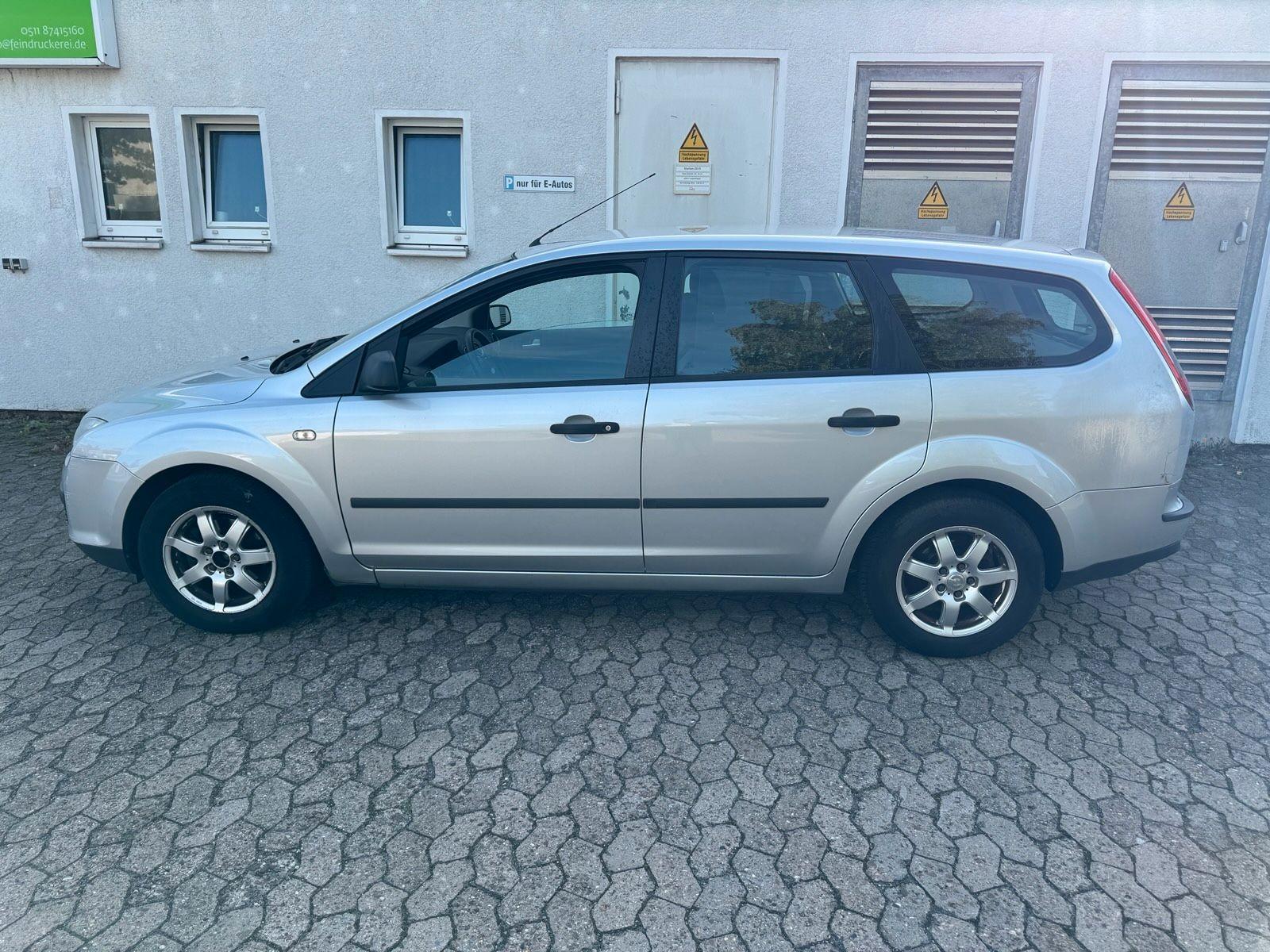 Ford Focus 2006 — вигляд ззаду