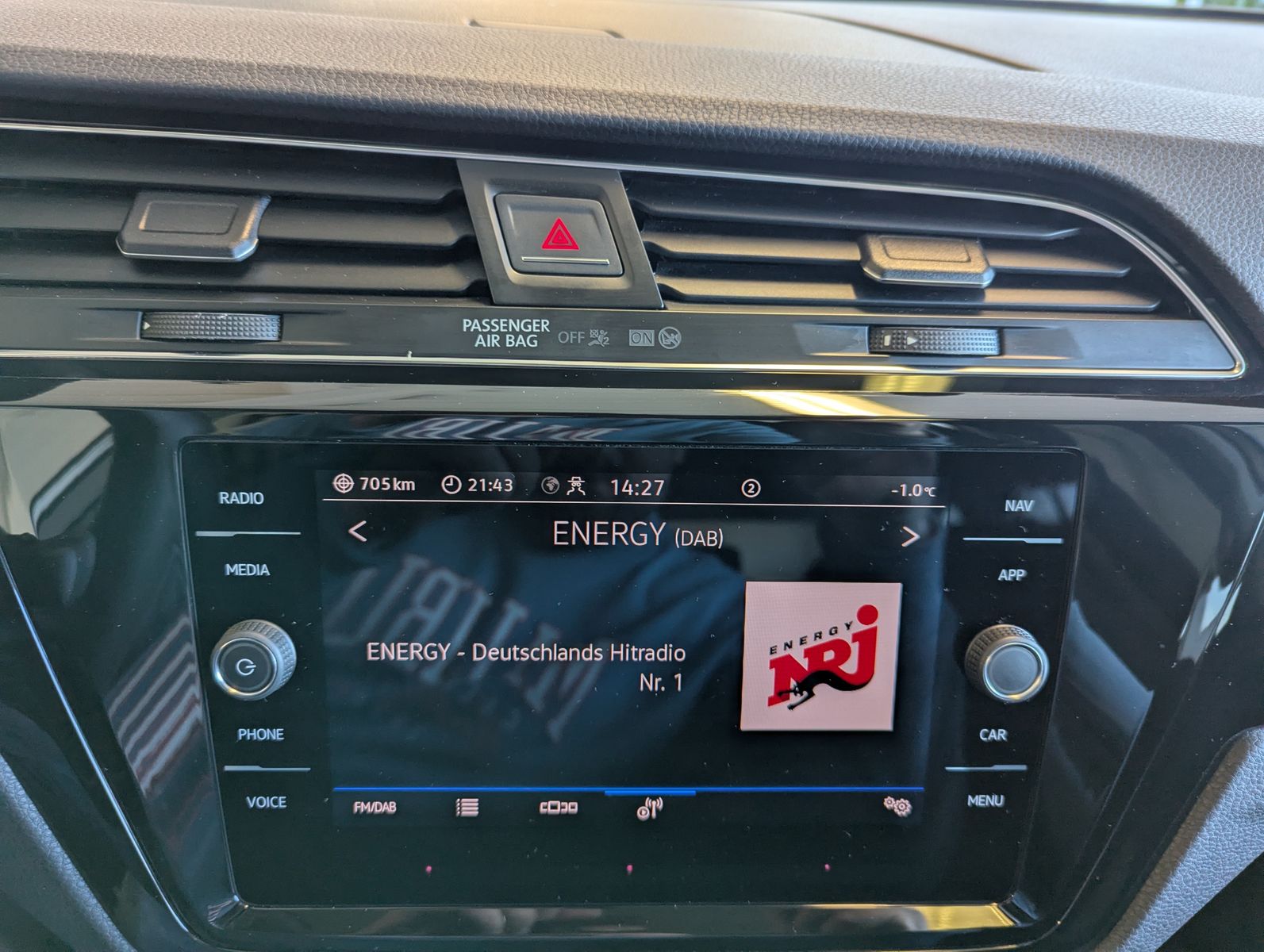 VW Touran 2.0 DSG R-Line High. Pano 7-Si IQ.Dri AHK - Image 45