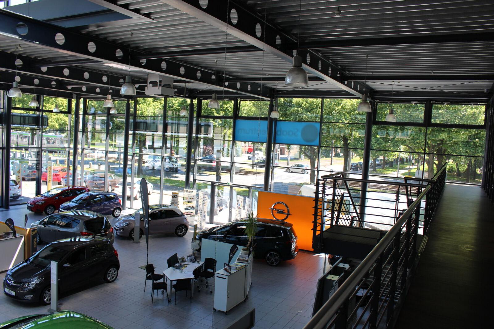 showroom-image-top