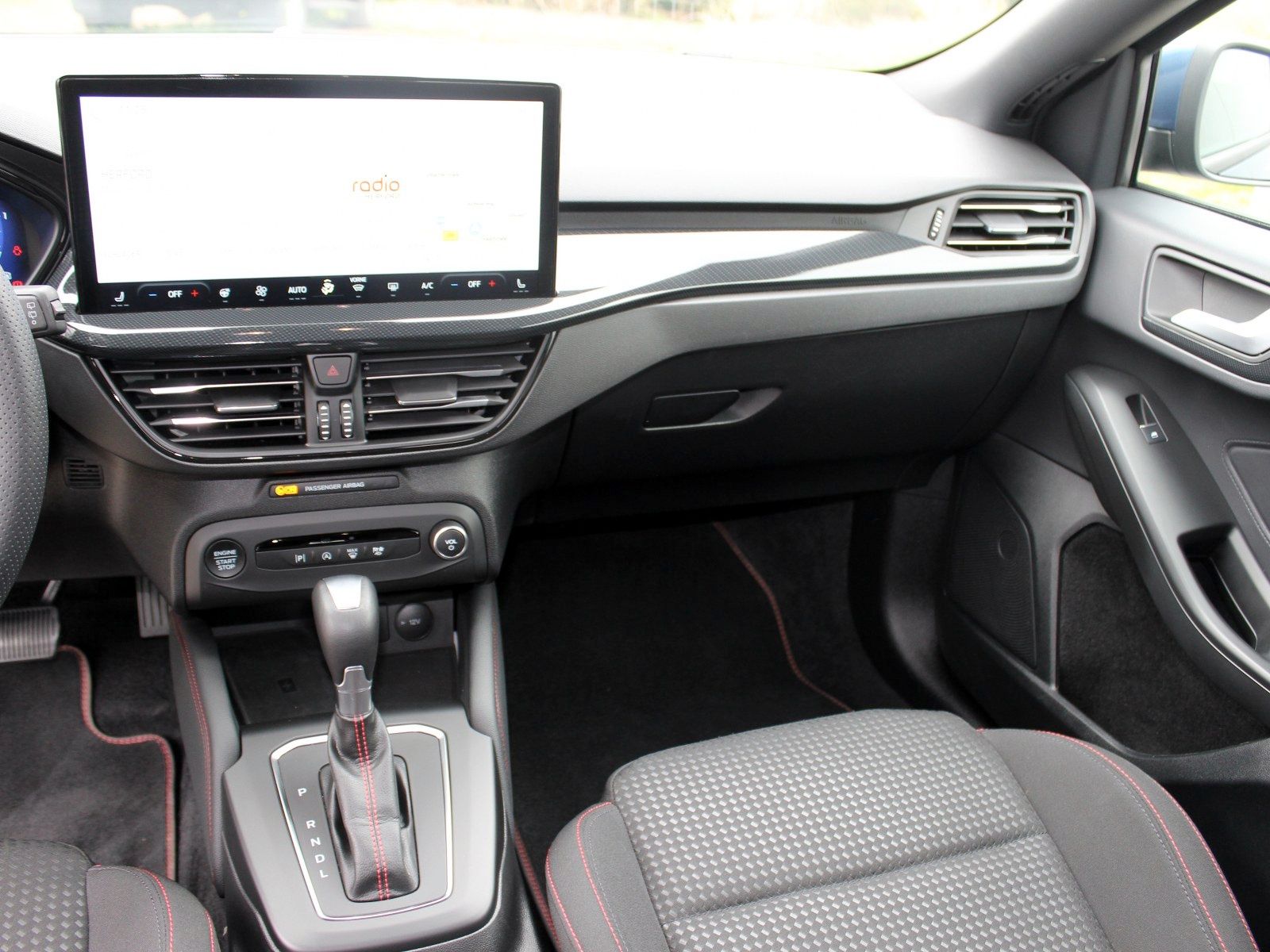 Fahrzeugabbildung Ford Focus ST-Line X 1,0 EcoBoost Mild Hybrid