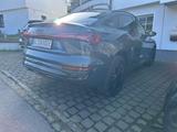 Audi Q8 e-tron Advanced, Leder, AHK, Matrix, 21 Zoll - blaue Audi Q8 e-tron