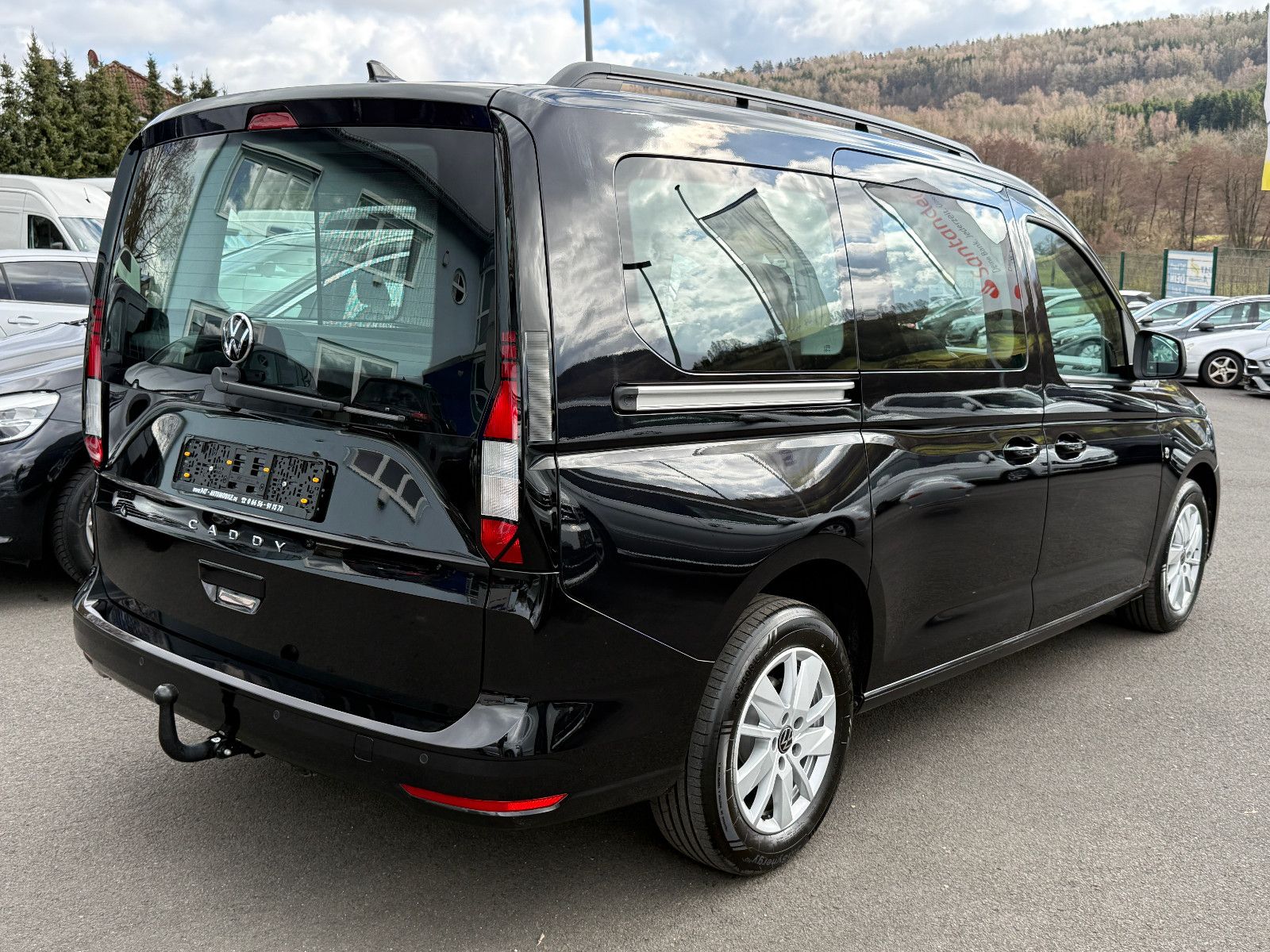 Fahrzeugabbildung Volkswagen Caddy Life Maxi TSI DSG ACC AHK LED Kamera Sthz