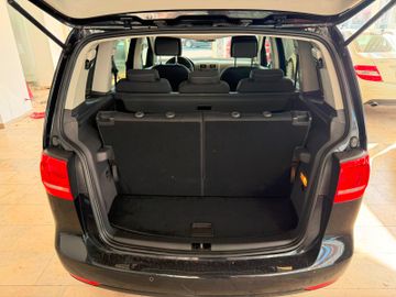 Volkswagen Touran - 10