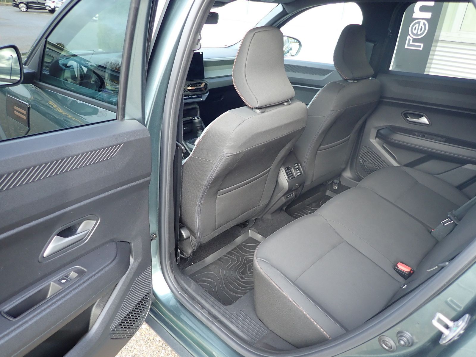 Fahrzeugabbildung Dacia Bigster Extreme TCe 140