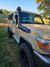 Toyota Land Cruiser  GRJ78 - Toyota Land Cruiser mit Benzin-Antrieb: Geländewagen