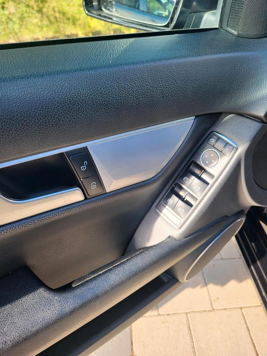 Mercedes-Benz 220 2012 — photo 13
