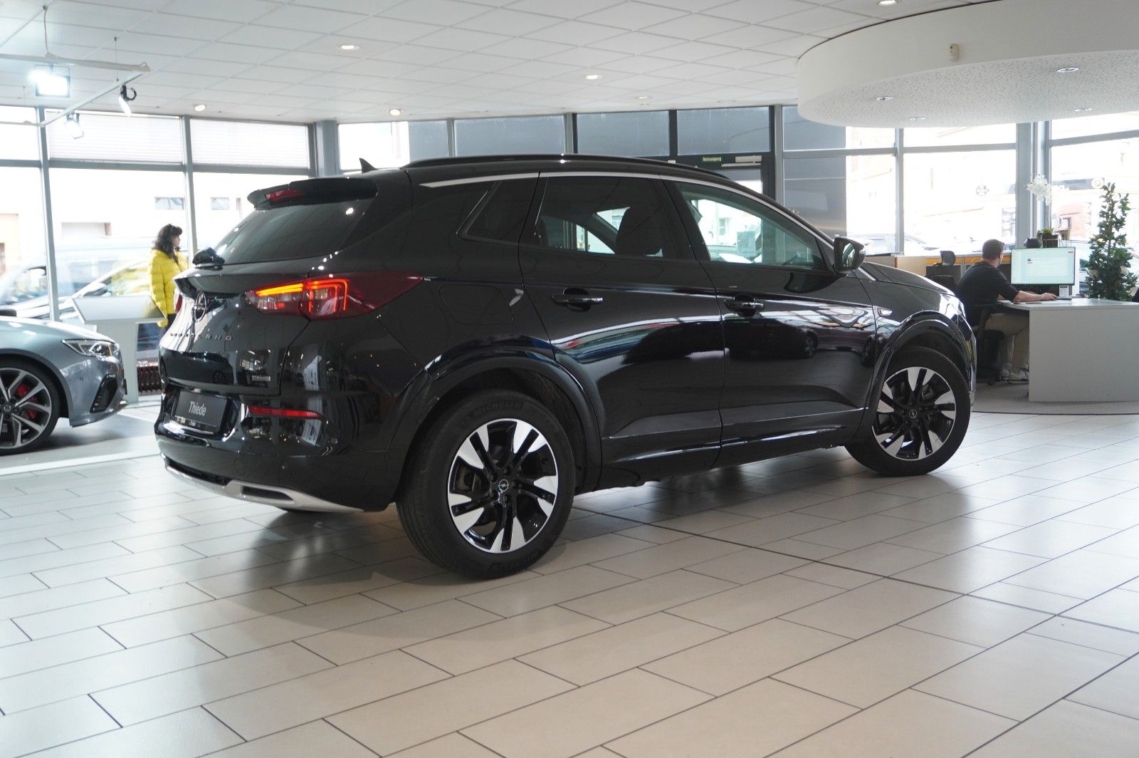 Fahrzeugabbildung Opel Grandland (X) 1.6 PHEV ELEGANCE NAVI/LED/SPORT