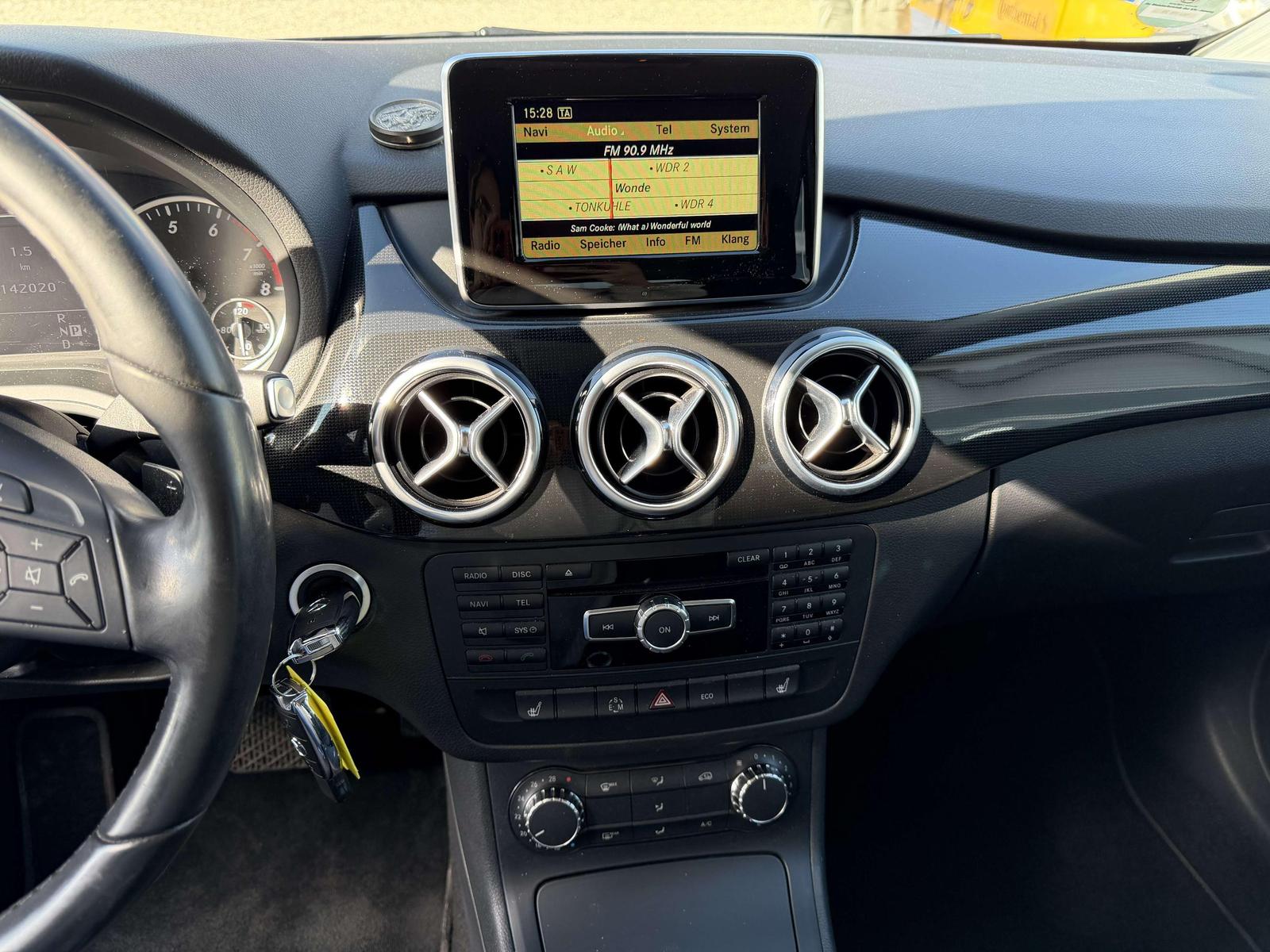 Mercedes-Benz B 180 B 180 (246.242)