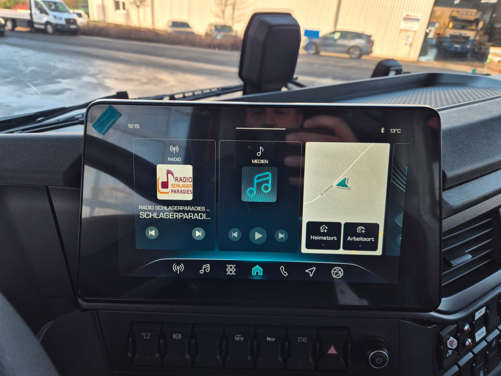 Fahrzeugabbildung Iveco X-Way  AD200X40/P 4x2 Palfinger PK 12.501 Funk