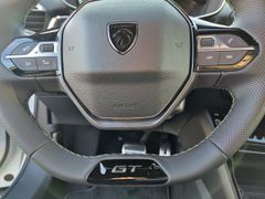 Fahrzeugabbildung Peugeot 2008 GT Pure Tec 130 EAT8, Schiebedach, Navi