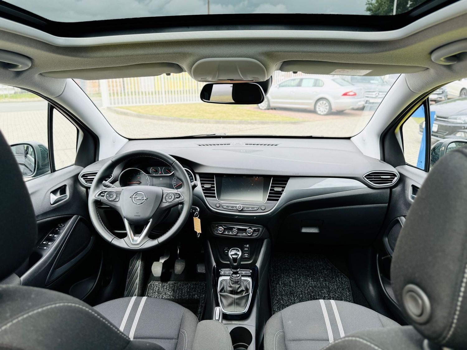 Fahrzeugabbildung Opel Crossland X 1,2 T ELEG., Navi, Panod, LED, RFK,