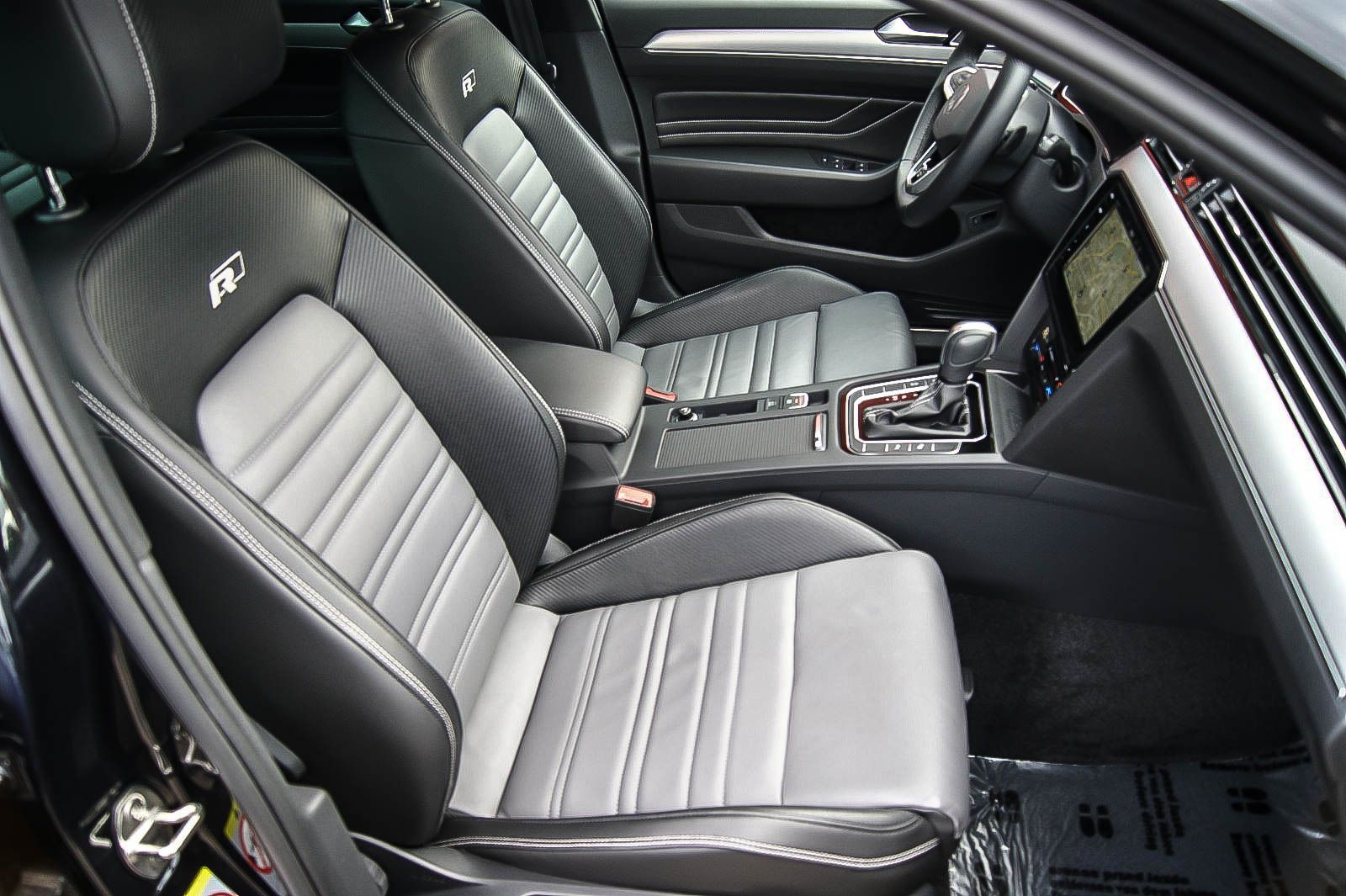 Fahrzeugabbildung Volkswagen Passat Variant 2.0TDI DSG R-LINE ANHZV STANDHZG