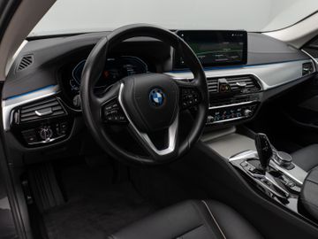 Fahrzeugabbildung BMW 530e xD Luxury Line Kamera Laser HUD H/K Komfort