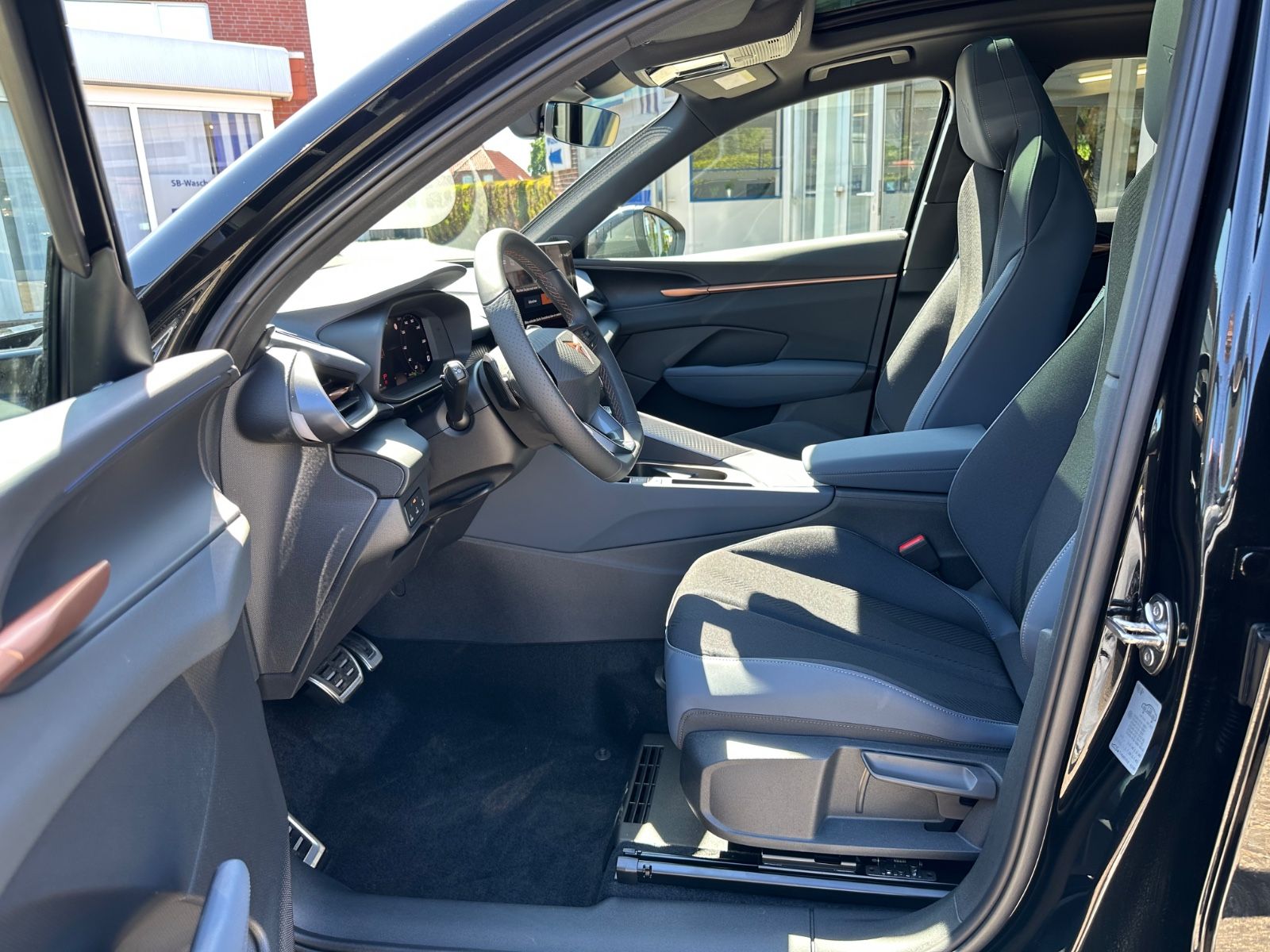 Fahrzeugabbildung CUPRA Terramar 1.5 eTSI DSG Navi/Pano/ACC/LED/AHK/GJR
