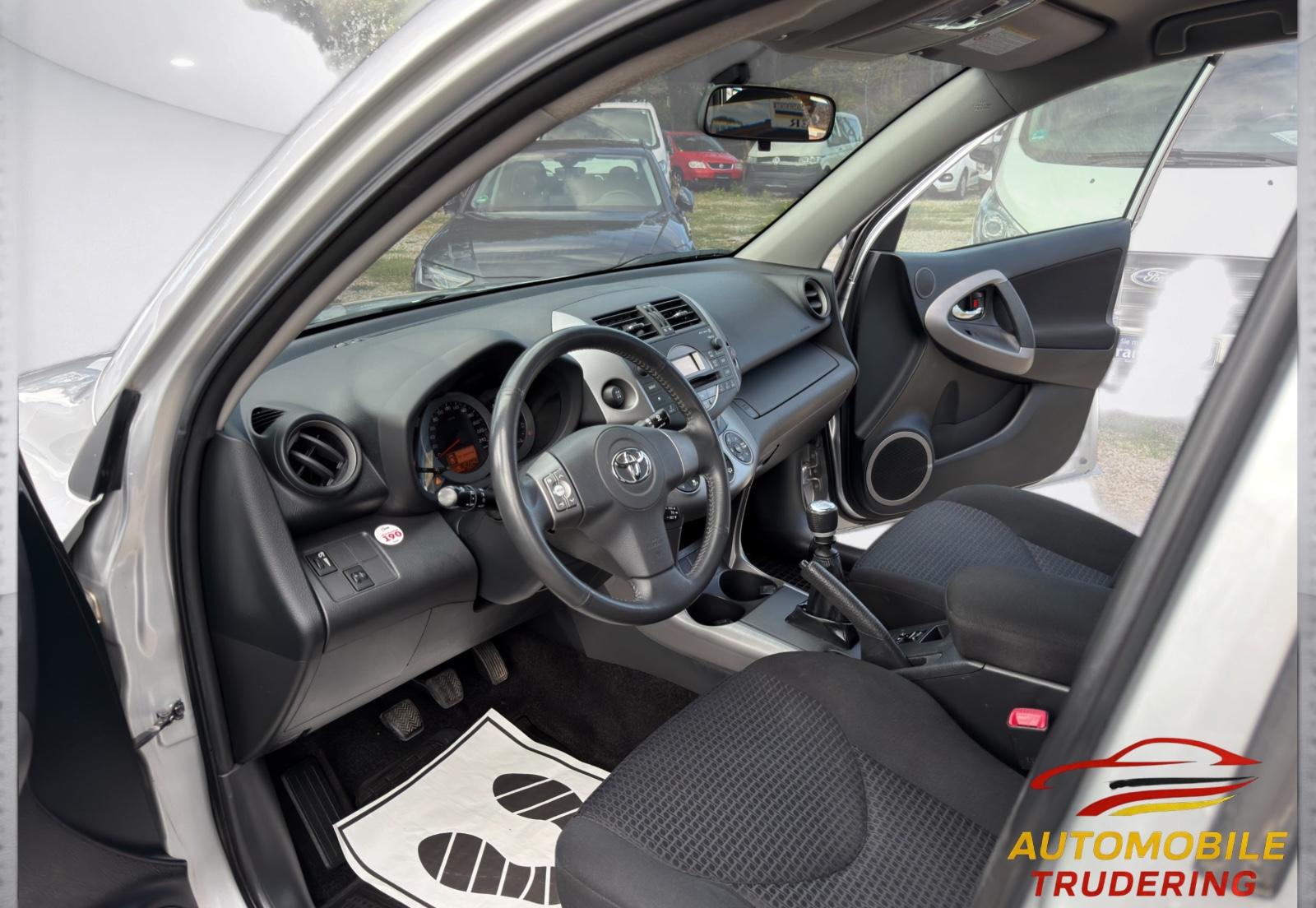 TOYOTA RAV4 - 177 CV -  BVM - VOLANT EN CUIR