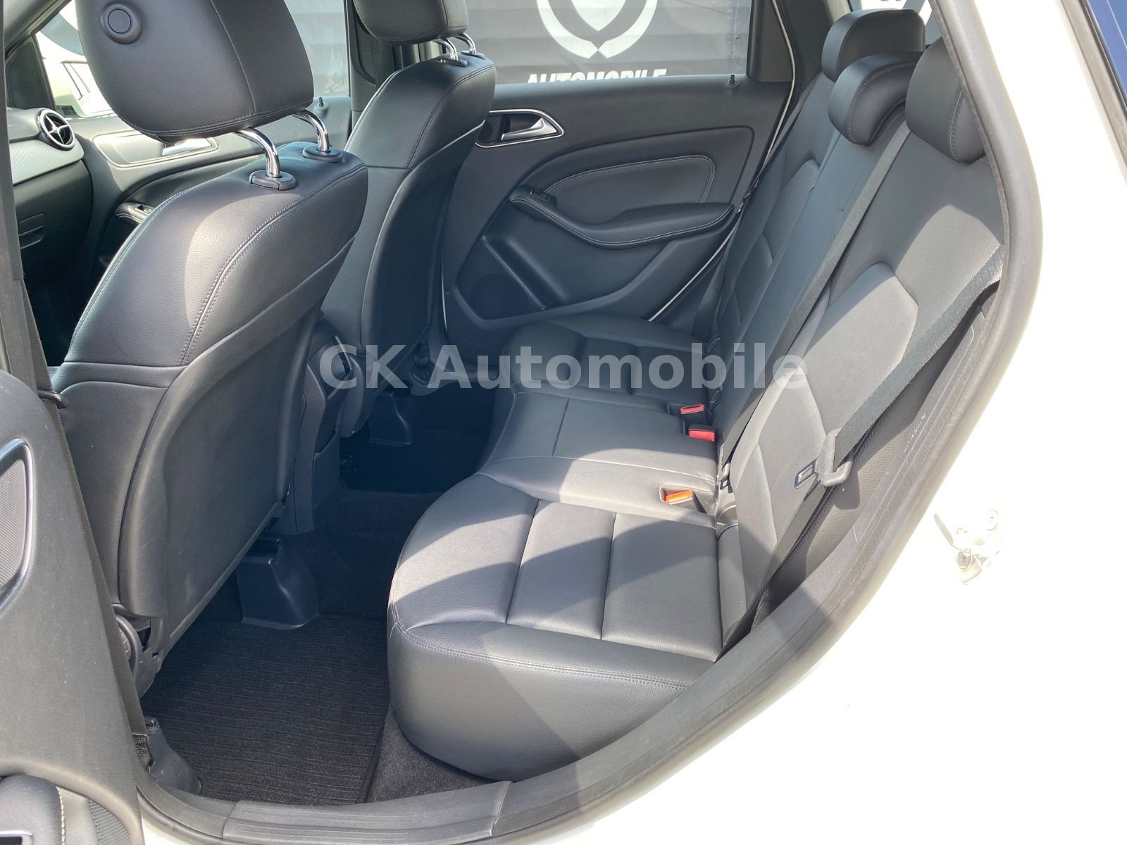 Fahrzeugabbildung Mercedes-Benz B200 Automatik Night-Paket/Leder/Bi-Xenon/Kamera