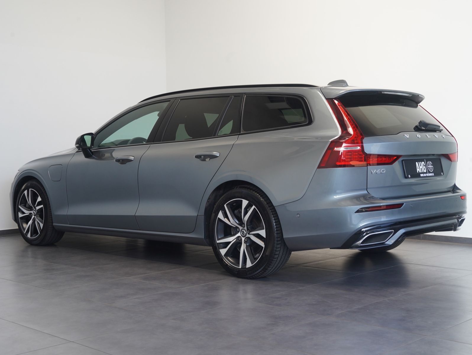 Fahrzeugabbildung Volvo V60 T6 AWD Recharge Plug-In R Design INTELLISAFE