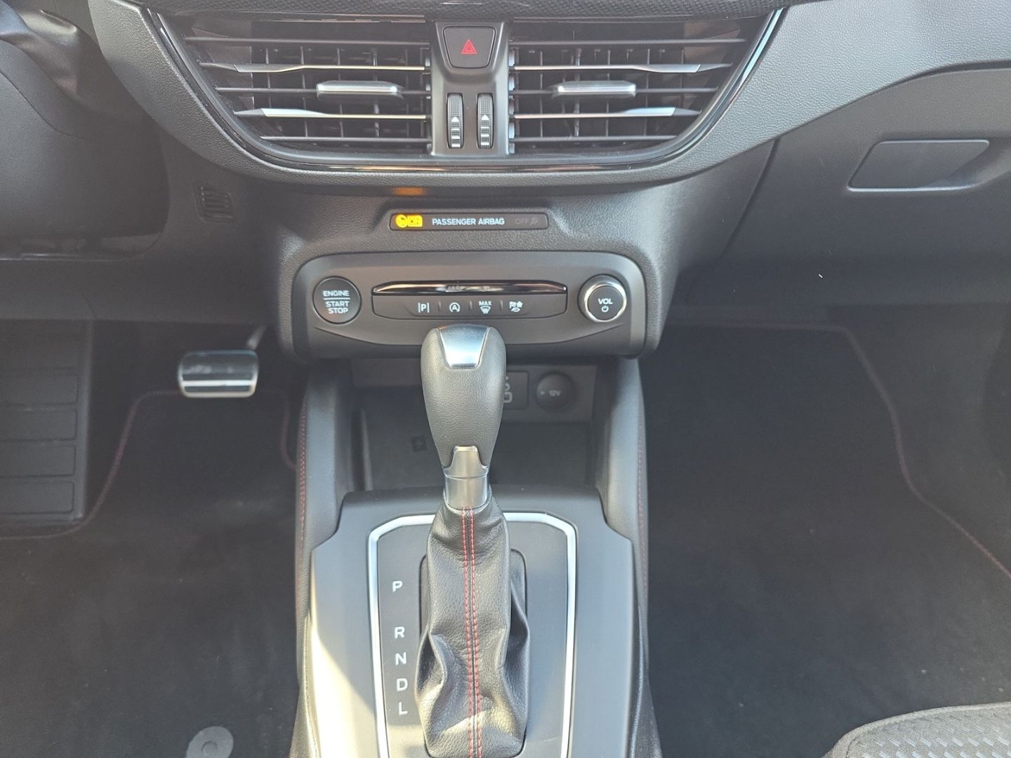 Fahrzeugabbildung Ford Focus Turnier ST-Line X // 8-fach bereift B&O Ad