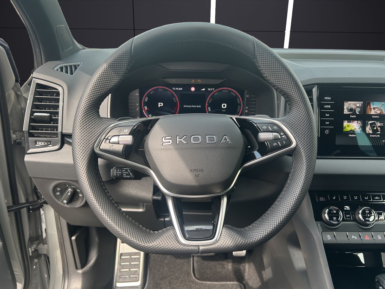 Fahrzeugabbildung SKODA Karoq 2.0 TSI Sportline 4x4 AHK MATRIX ACC