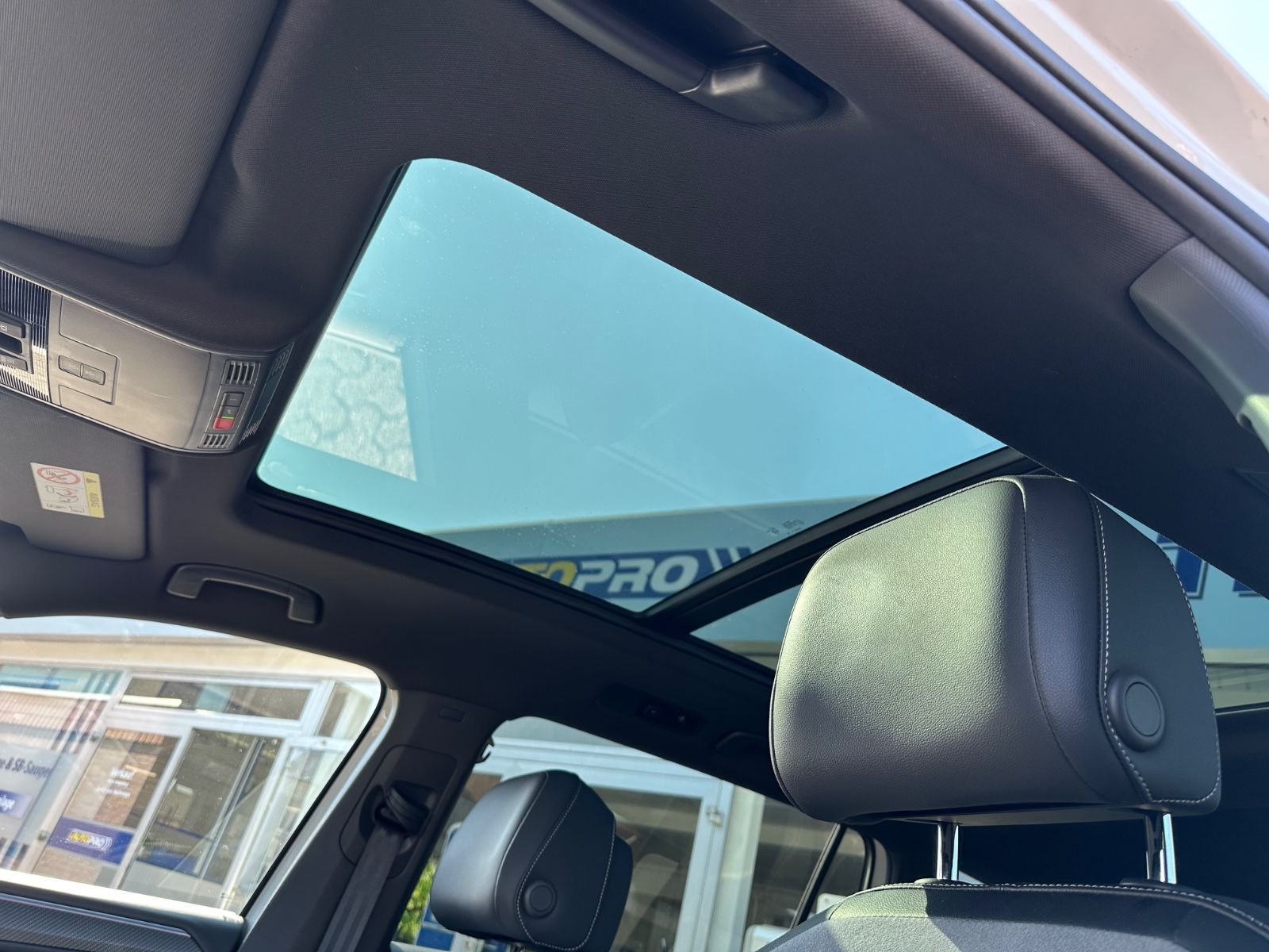 Fahrzeugabbildung Volkswagen Tiguan Allspace 2.0 TDI 4M R-Line Pano/AHK/7-Sit