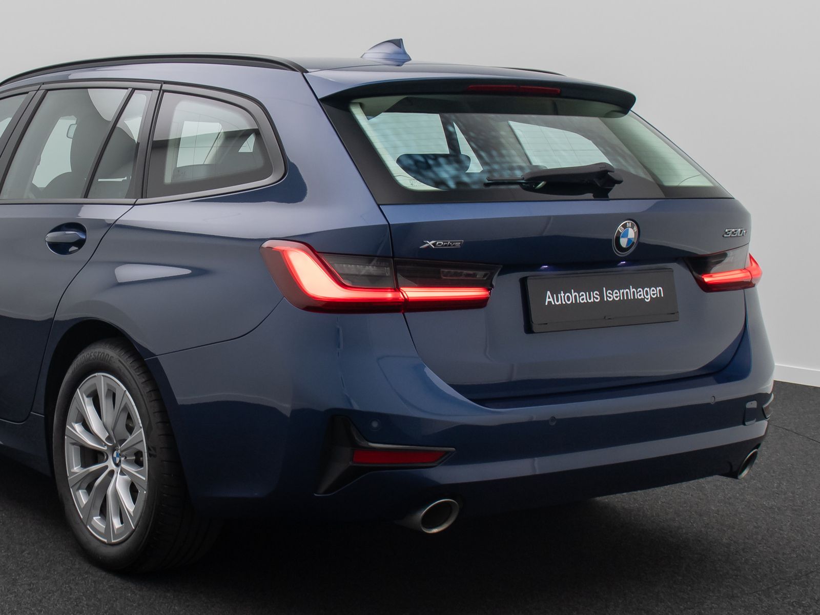 Fahrzeugabbildung BMW 330e xD Alarm DAB Komfort WLAN PDC Sport Leder