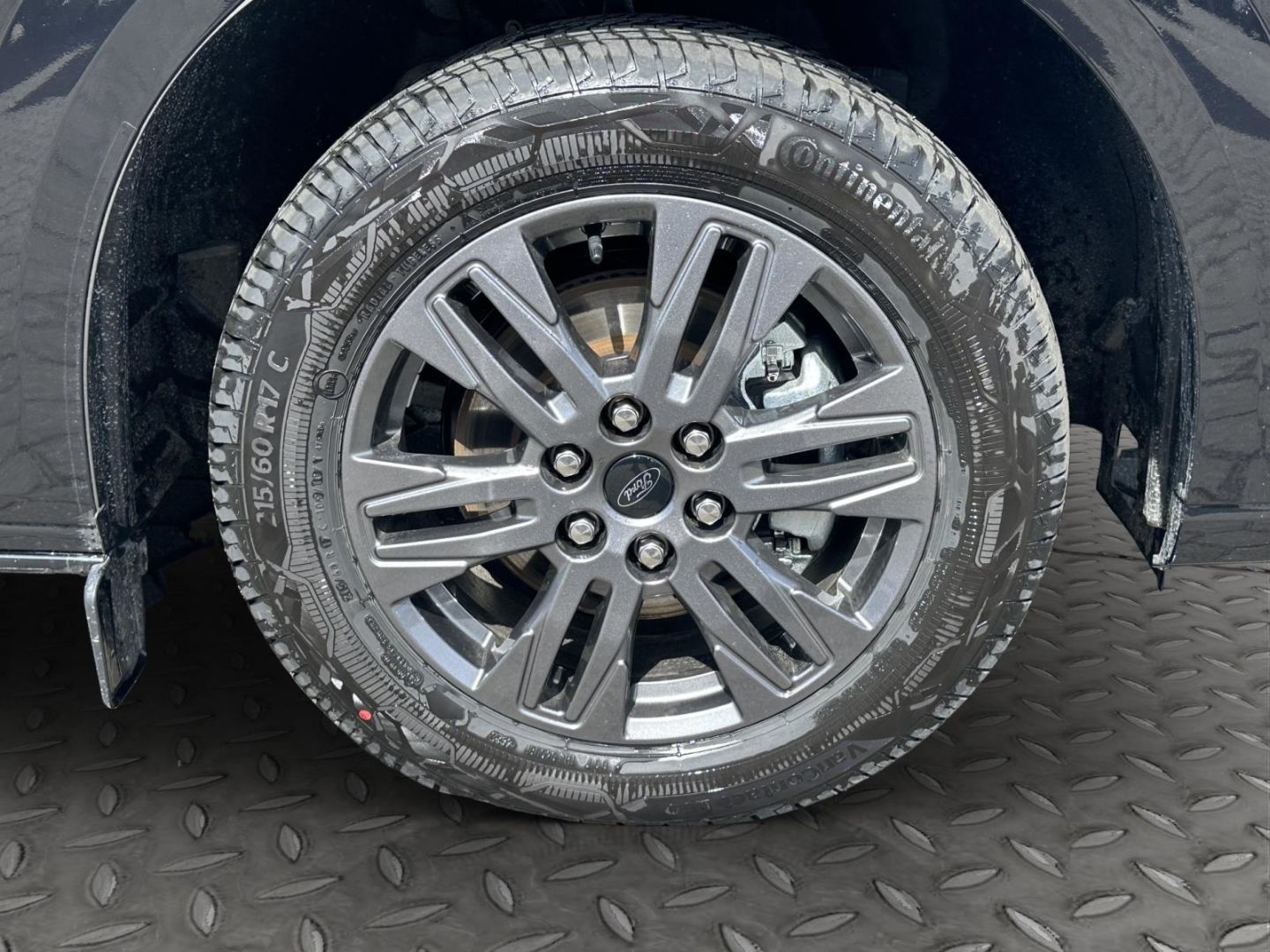 Fahrzeugabbildung Ford Tourneo Custom Bus 320 L1 Titanium FWD Titanium