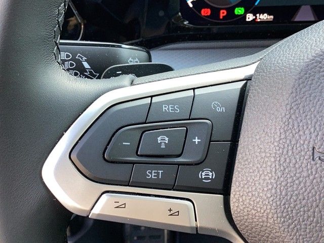 Fahrzeugabbildung Volkswagen Golf VIII Active eTSI DSG LED Navi AID ACC RFK S