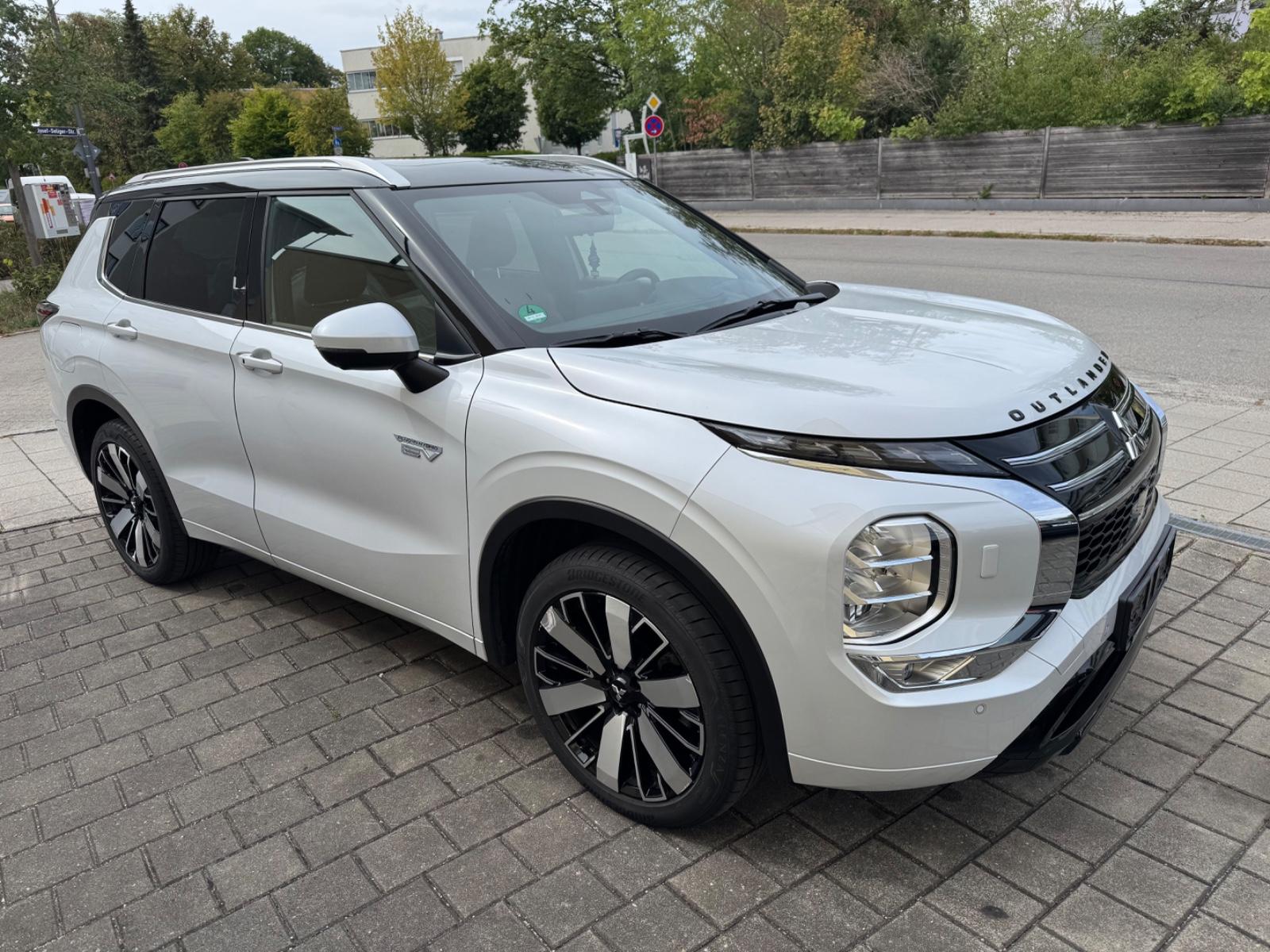 Mitsubishi LUXURY  2.4 PHEV 100 kW S-AWC Top
