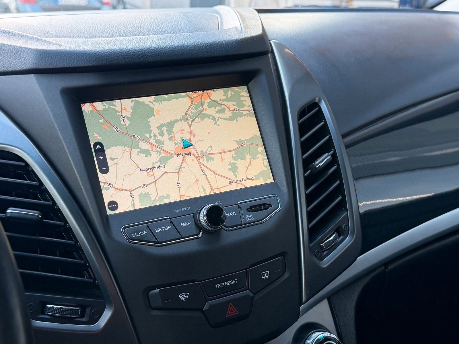 Fahrzeugabbildung Ssangyong Korando 2.2 e-XDi 220 *Nav*8fach*Kamera*AWD*PDC*