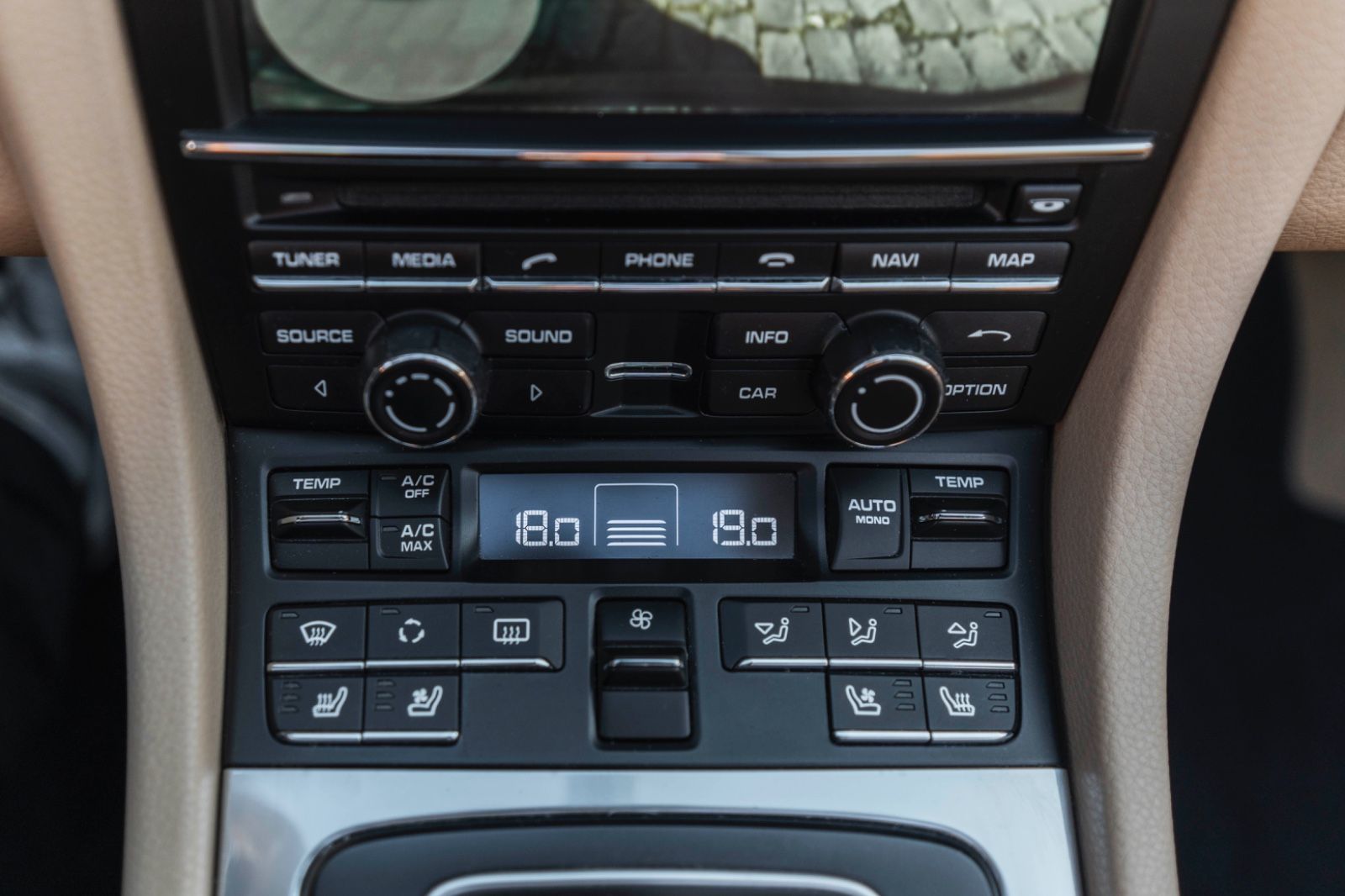 Fahrzeugabbildung Porsche 911 Carrera S Cabrio PDLS Bixenon Bose 111 Check