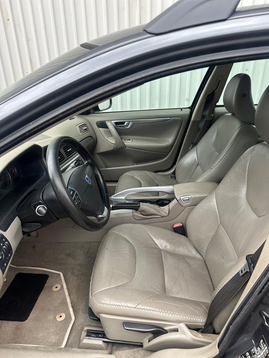 VOLVO XC70 D5 AWD 185 ch BVA 4X4 - ATTELAGE - CUIR - 260900 km