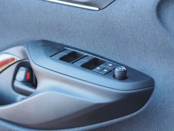 Bild 14 Toyota Yaris Hybrid Style,PDC v+h,Kamera, LED