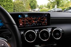 MERCEDES-BENZ A 200 / BUSINESS PAKET / NAVIGATION