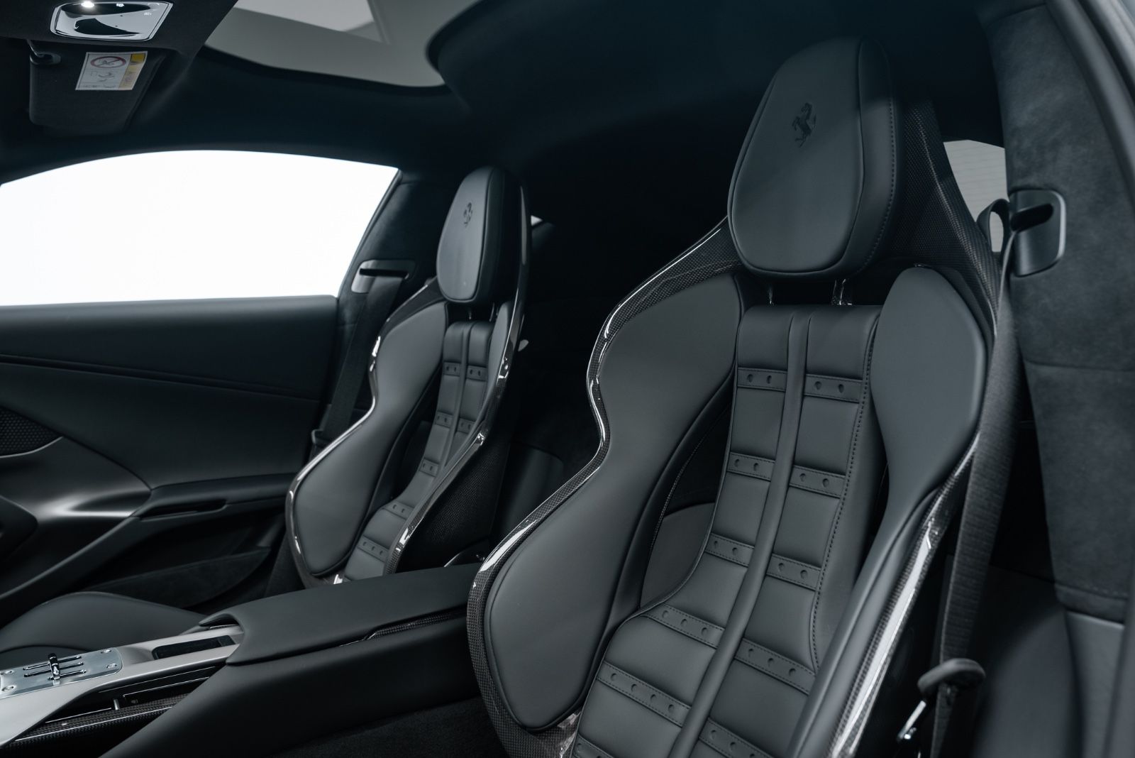 Fahrzeugabbildung Ferrari 12Cilindri PANO/LIFT/RACING SEATS/CARBON/SURR