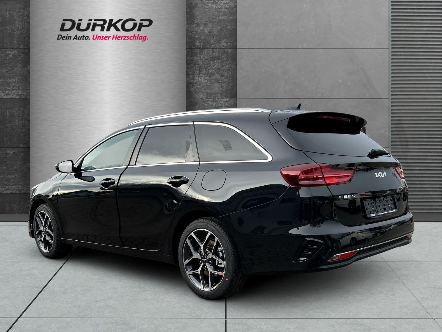 Kia Ceed_sw Ultimate Edition 1.5 DCT Mild-Hybrid Sty