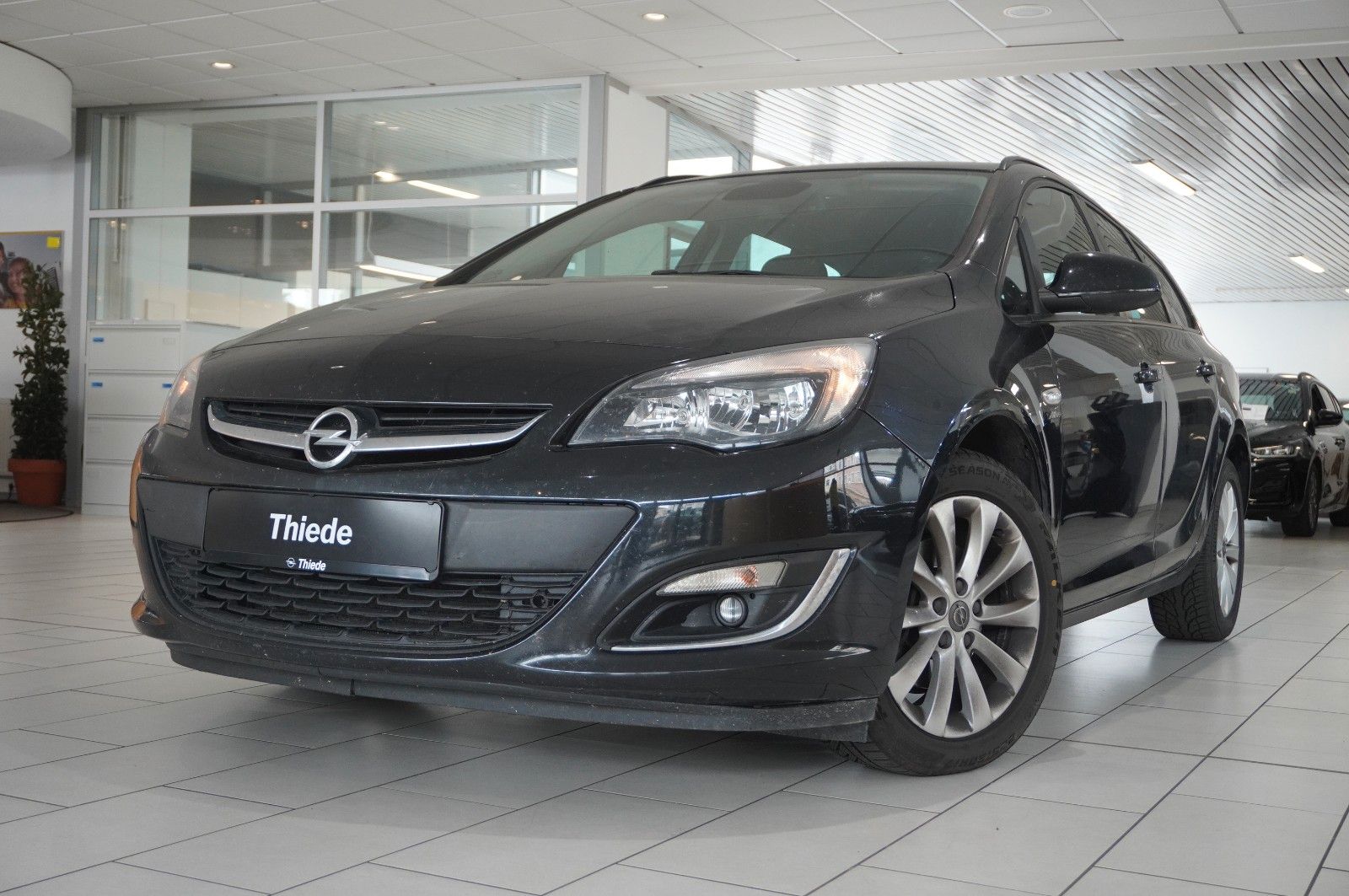 Fahrzeugabbildung Opel Astra J ST  2.0D ACTIVE SPORT/NEBEL/PDC/TEMP.
