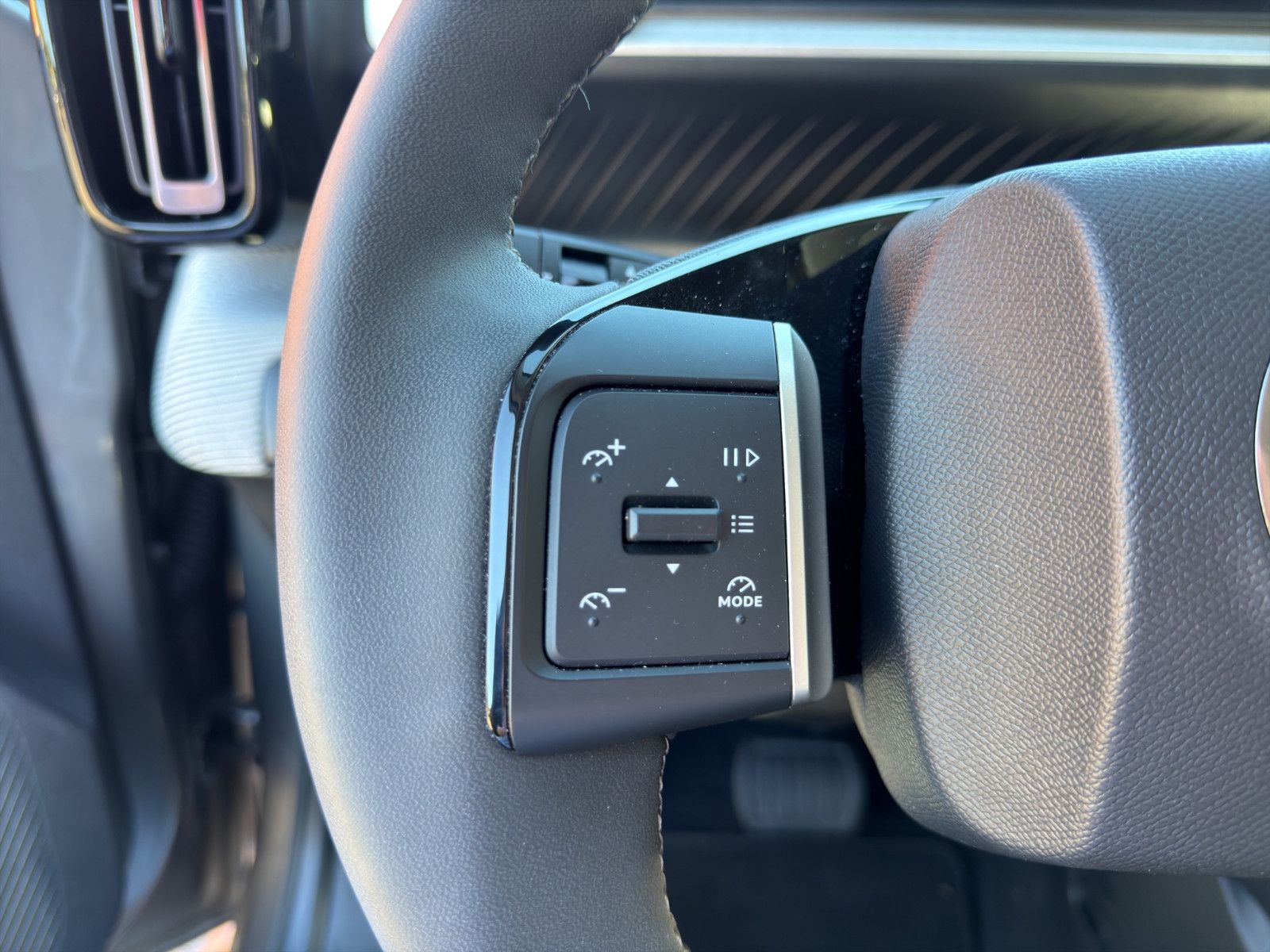 Fahrzeugabbildung Citroën C3 Aircross  Hybrid 145 MAX/Navi/Head Up/Tempo